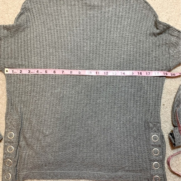 NWT Chaser Gray Waffle Knit High Neck Top With Snaps Women Size Small - Picture 6 of 6